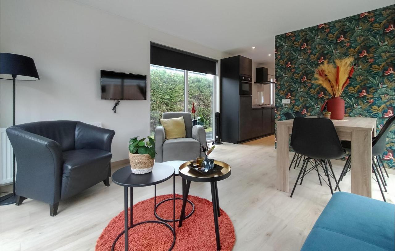 2 Bedroom Awesome Home In Heinkenszand Екстериор снимка