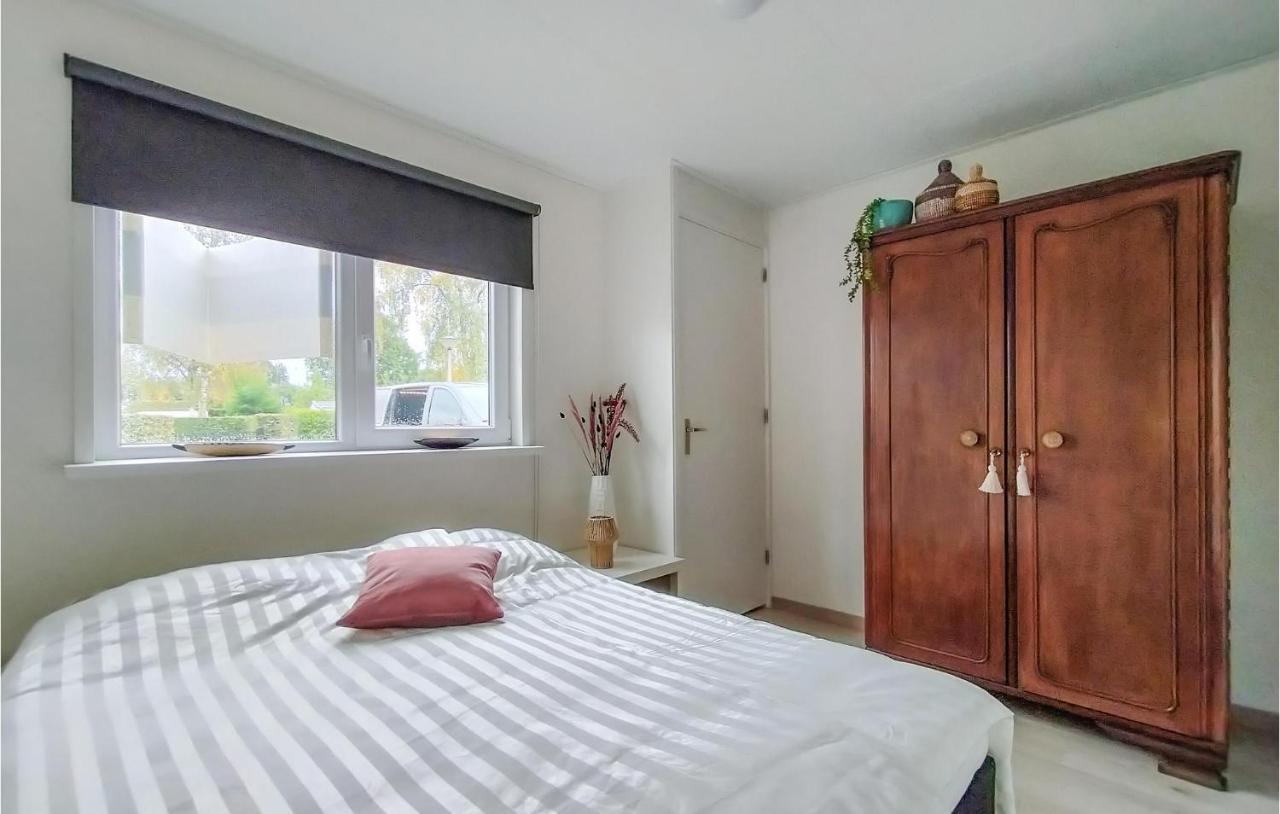 2 Bedroom Awesome Home In Heinkenszand Екстериор снимка
